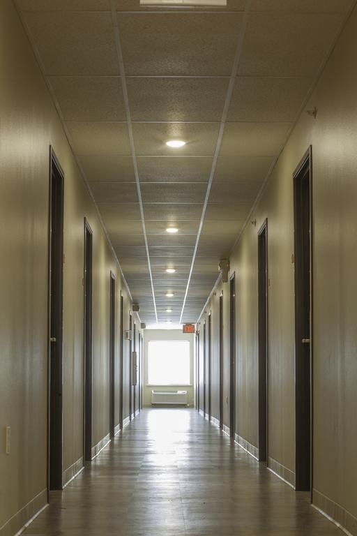 Woodspring Suites Williston Exteriör bild