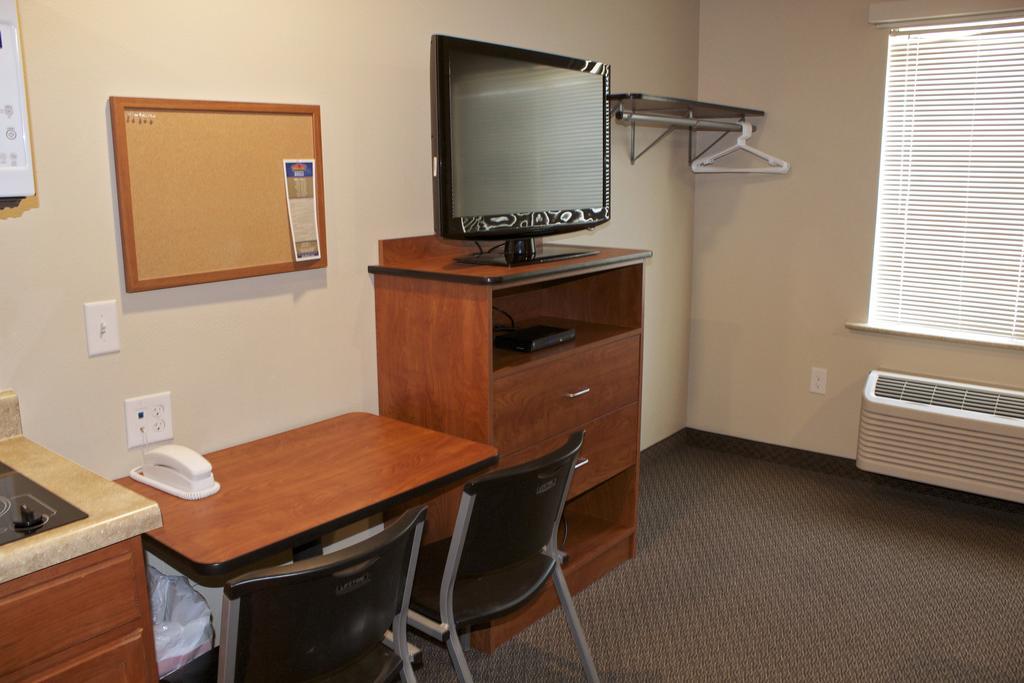 Woodspring Suites Williston Exteriör bild