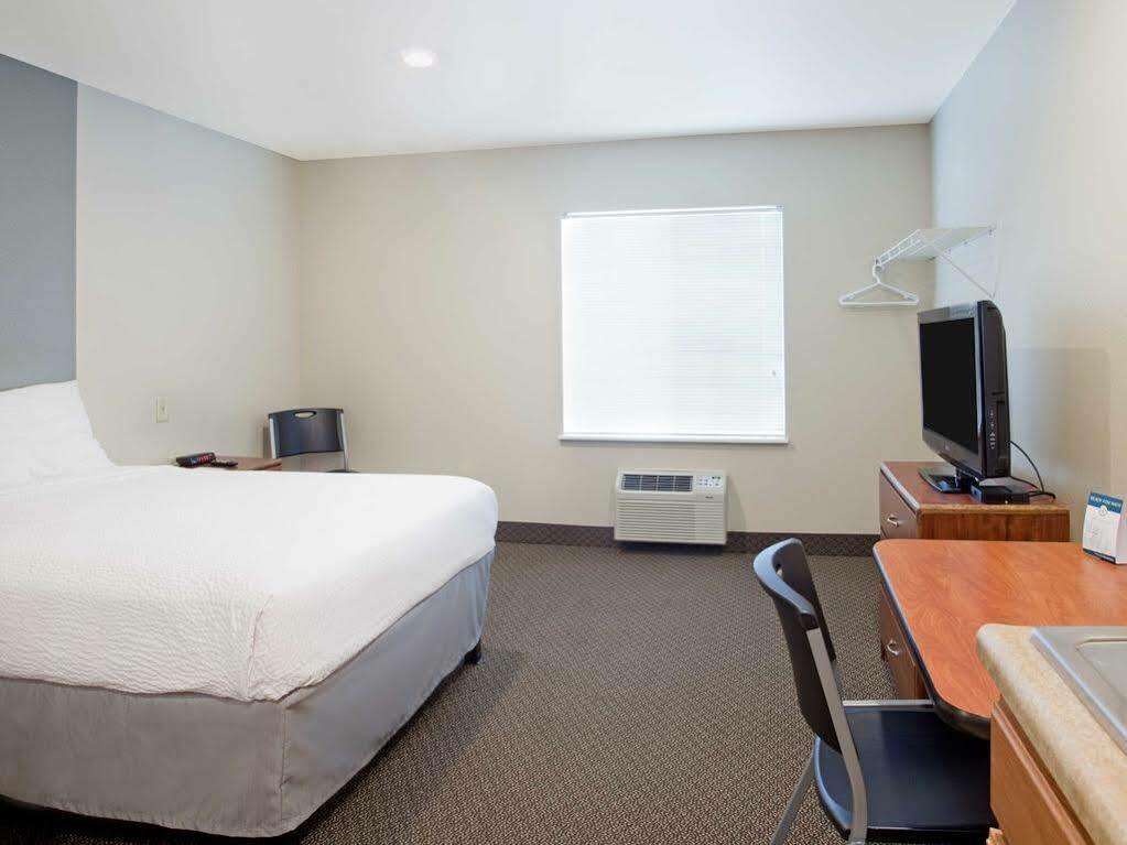Woodspring Suites Williston Exteriör bild
