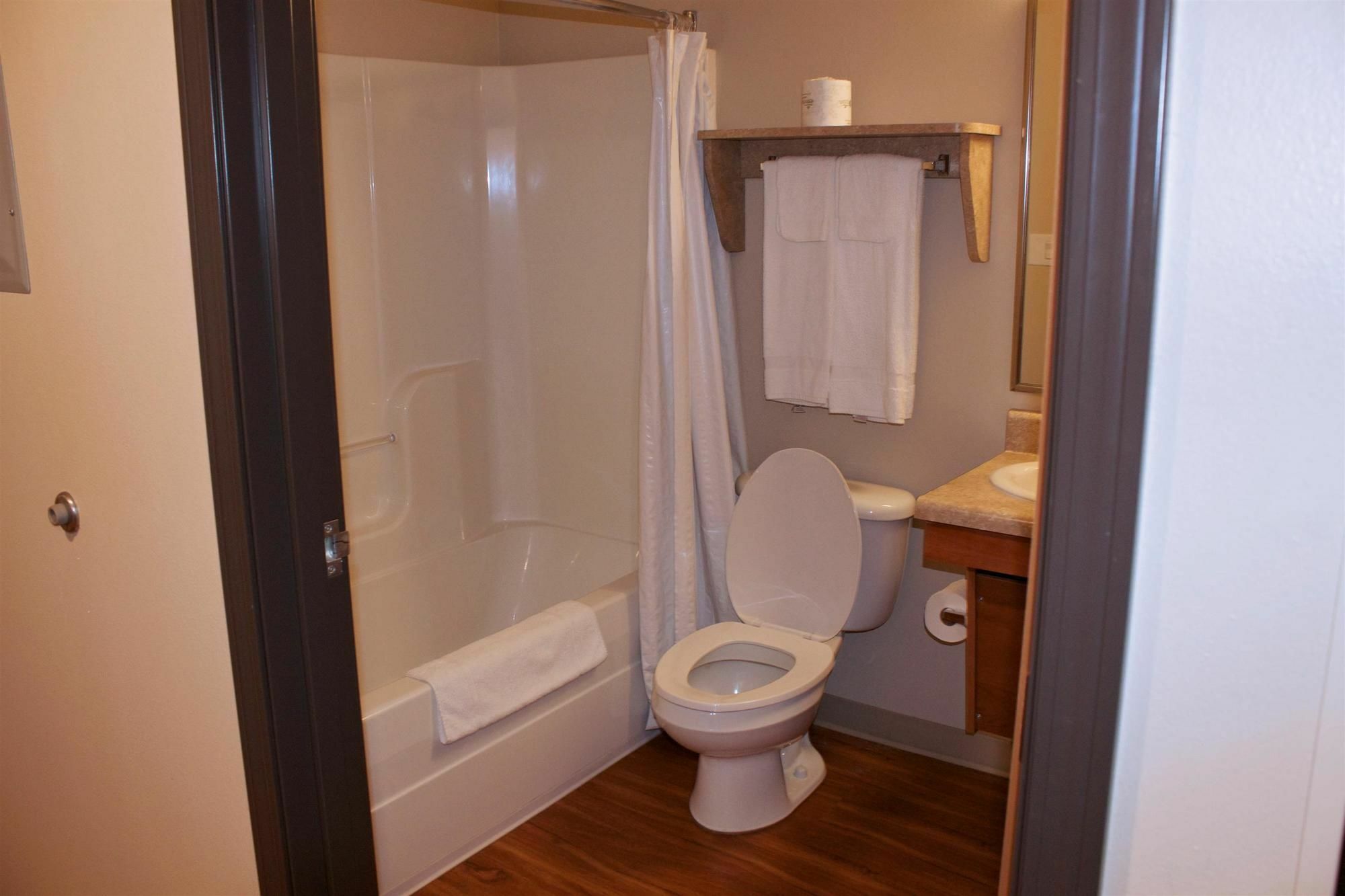 Woodspring Suites Williston Exteriör bild